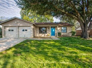 712 Meadowcrest Dr, Crowley, TX 76036