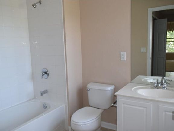 4th image of 420 Wilton Cir