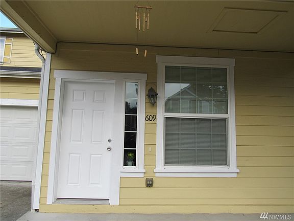 2nd image of 609 114th St E