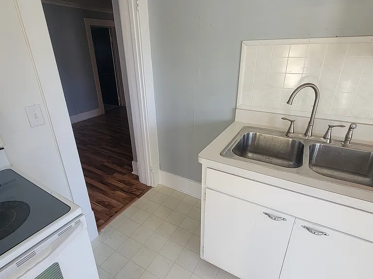 1524 Iowa St — Photo 3