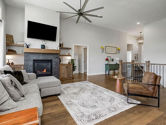 4th image of 807 W Solomon Dr