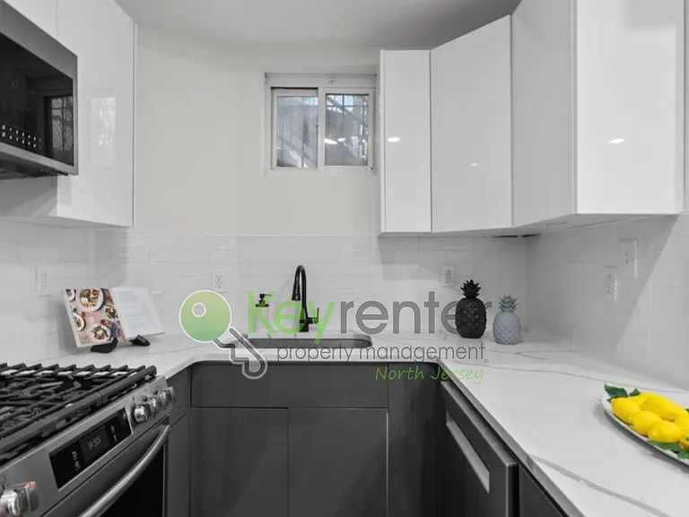 407 Park Ave — Photo 7