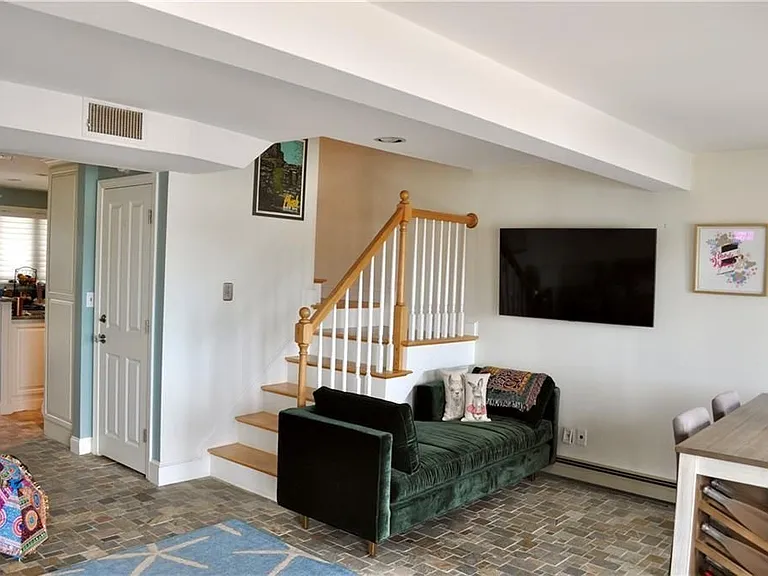 57 Green St — Photo 11