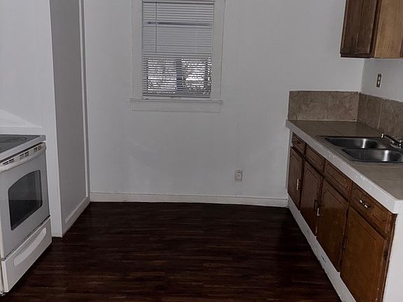 4th image of 2721 S Rock St