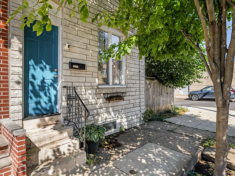 2426 E Indiana Ave — Photo 2
