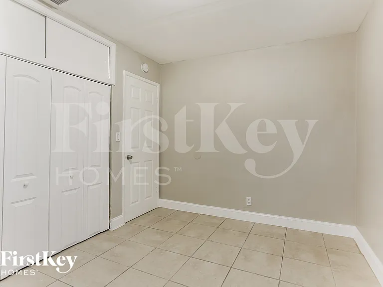 2322 N 28th Ave — Photo 10