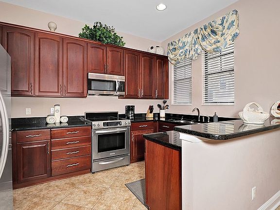 5th image of 4815 Yacht Club Dr Unit 104