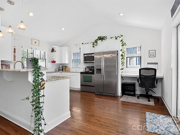 5th image of 922 Drummond Ave