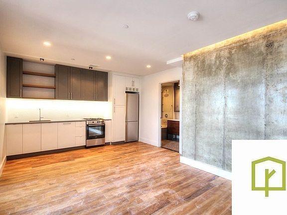5th image of 310 Graham Ave #608