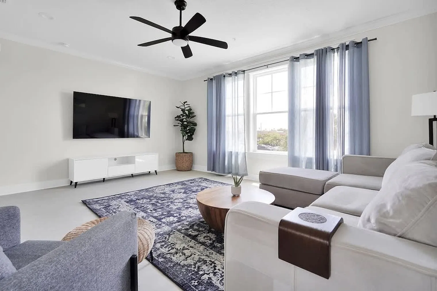 3 bed, 3.0 bath, 2088 sqft, $3,539 — Photo 2