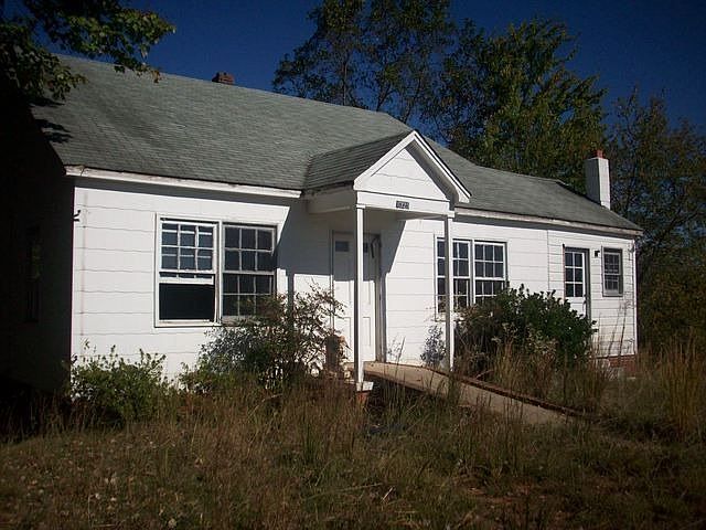 2nd image of 1325 10th Avenue Dr SE