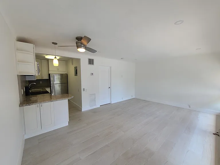 3913 NE 21st Ave #4 — Photo 11