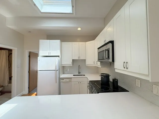 1 bed, 450 sqft, $2,000 — Photo 3