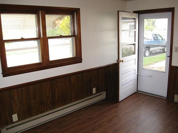 2nd image of 998 S 8th St #1/2
