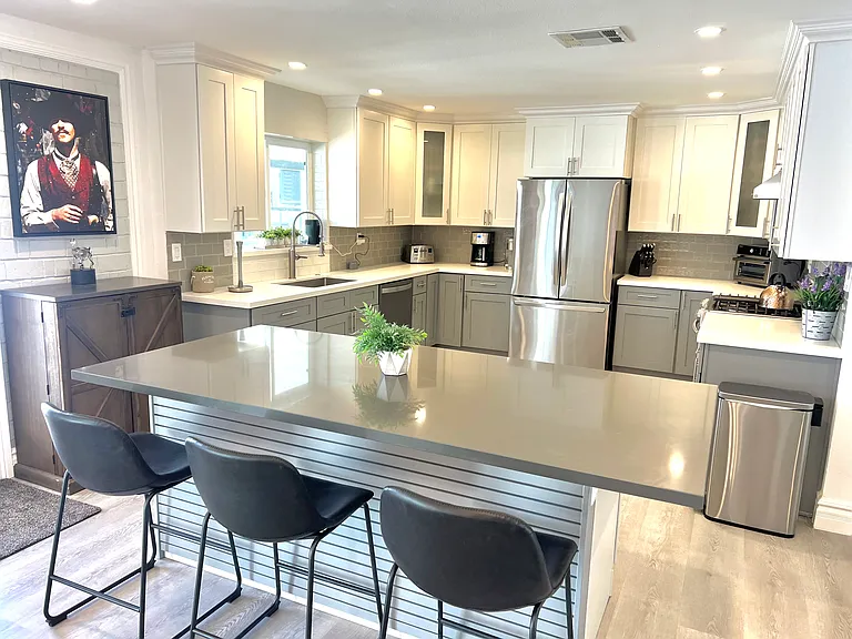 8201 E Mitchell Dr — Photo 14