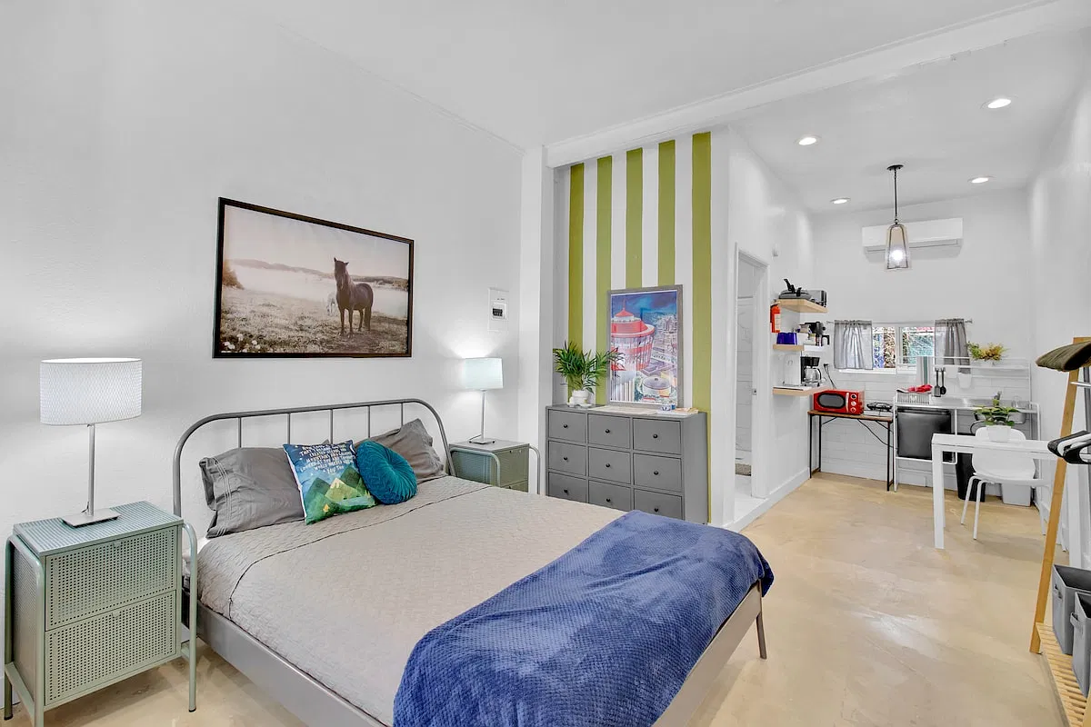 Studio, 400 sqft, $900 — Photo 3