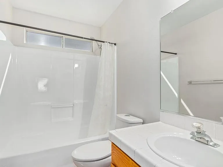 1338 E Grovers Ave — Photo 17