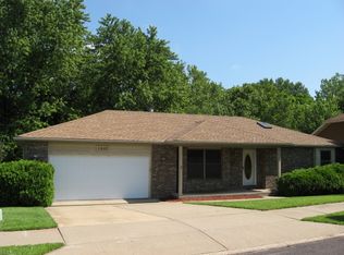 1907 Quail Hollow Rd, Pekin, IL 61554