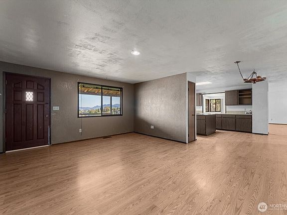 5th image of 1531 Millerdale Avenue