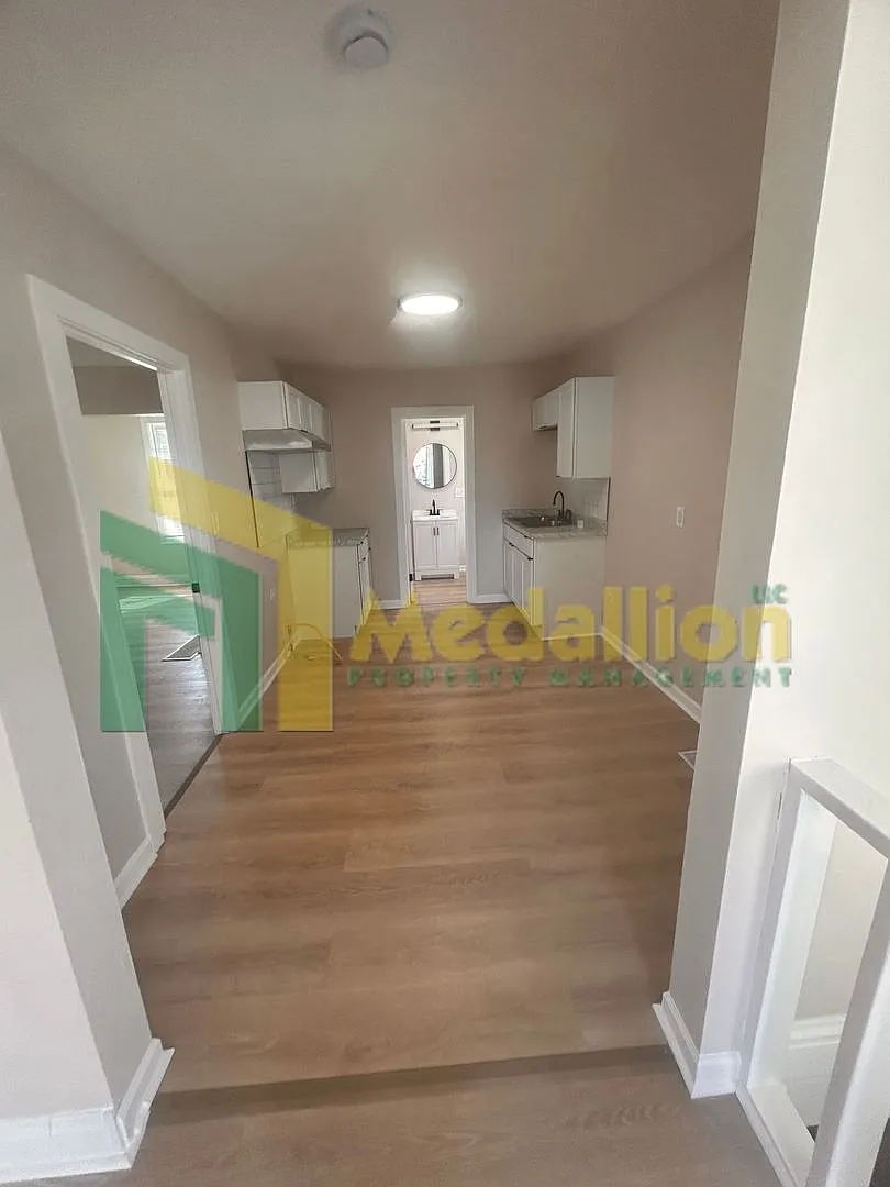 Spacious 1-Bedroom Single-Family Home with Large Fenced Yard — Photo 4