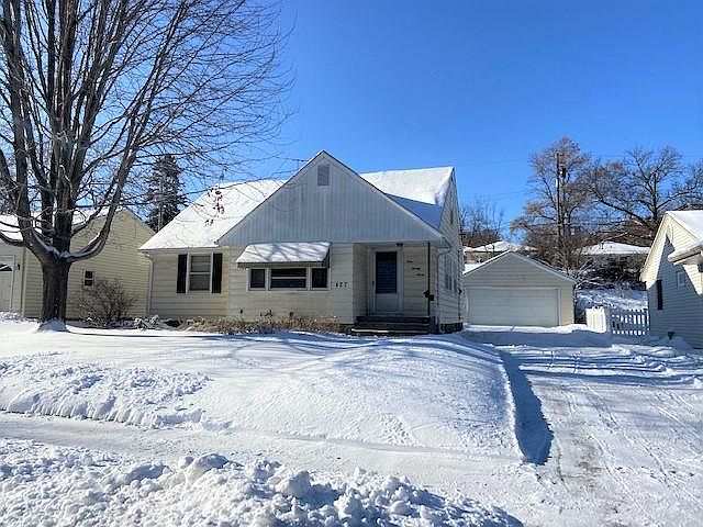1st image of 427 17th Ave N