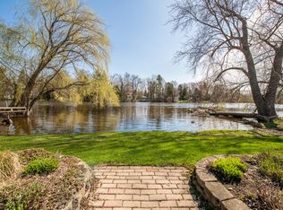 12614 N Shoreland Pkwy, Mequon, WI 53092