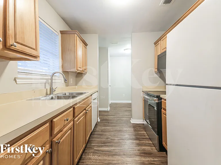 1607 Coleman St — Photo 8
