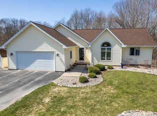 S5593 Glacier Dr, Baraboo, WI 53913