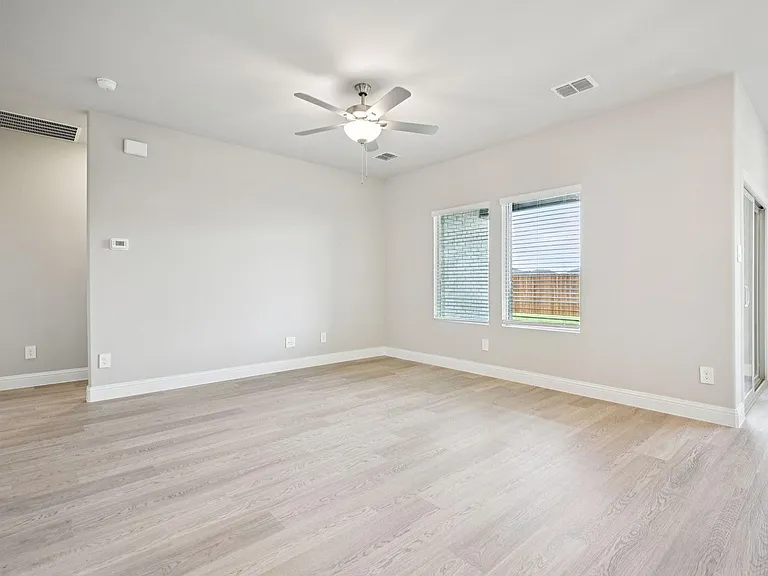 718 London Town Ln — Photo 5