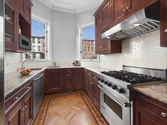 5th image of 125 Lincoln Pl