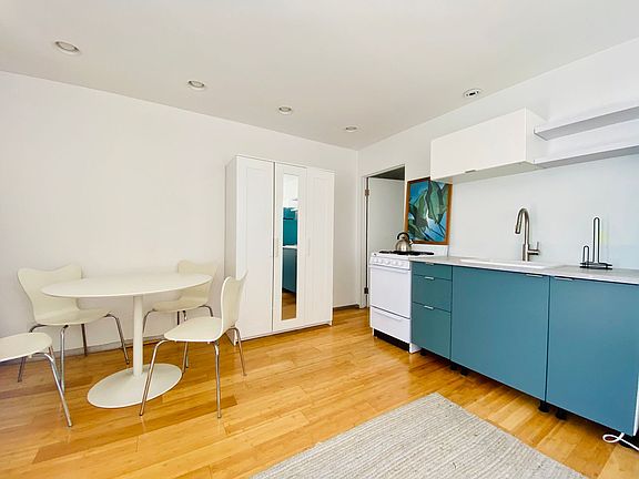 5th image of 412-414 Westminster Ave #414-1