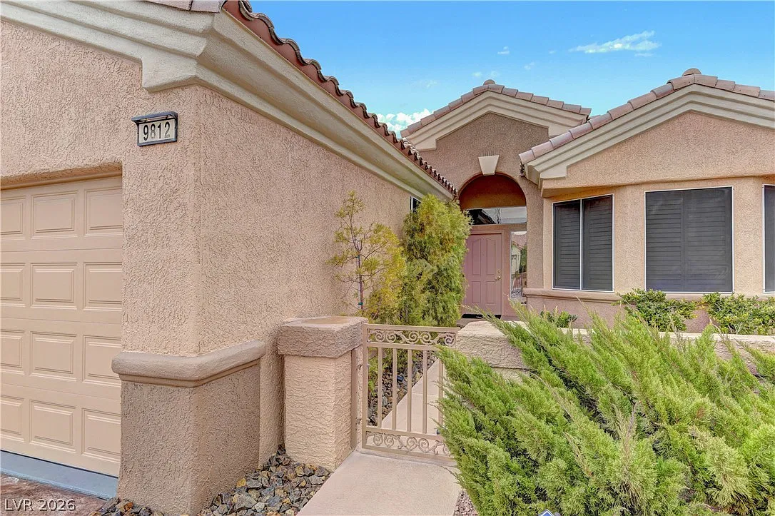 2 bed, 2.0 bath, 2102 sqft, $3,295 — Photo 3