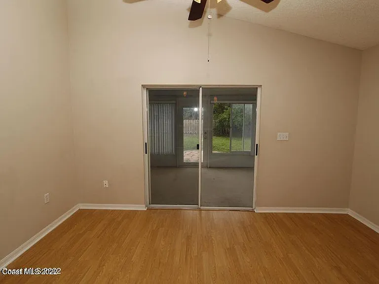 2230 Redwood Cir NE — Photo 8