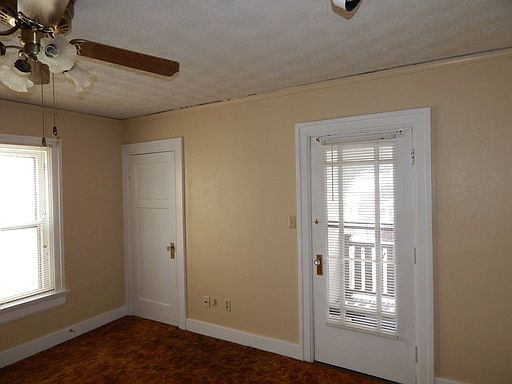 3rd image of 3127 Wayne Ave APT 4