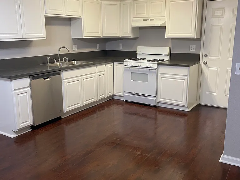 243 Webster Ave — Photo 9