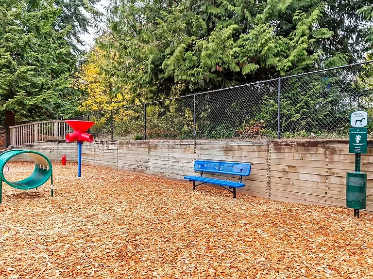 Brackett Apartments — Photo 10