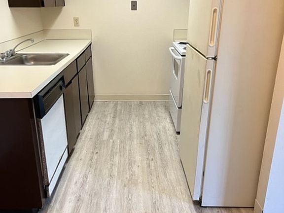 5th image of 801-839 NE Hancock St #811