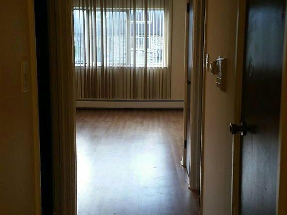 4th image of 10050 Holly Ln