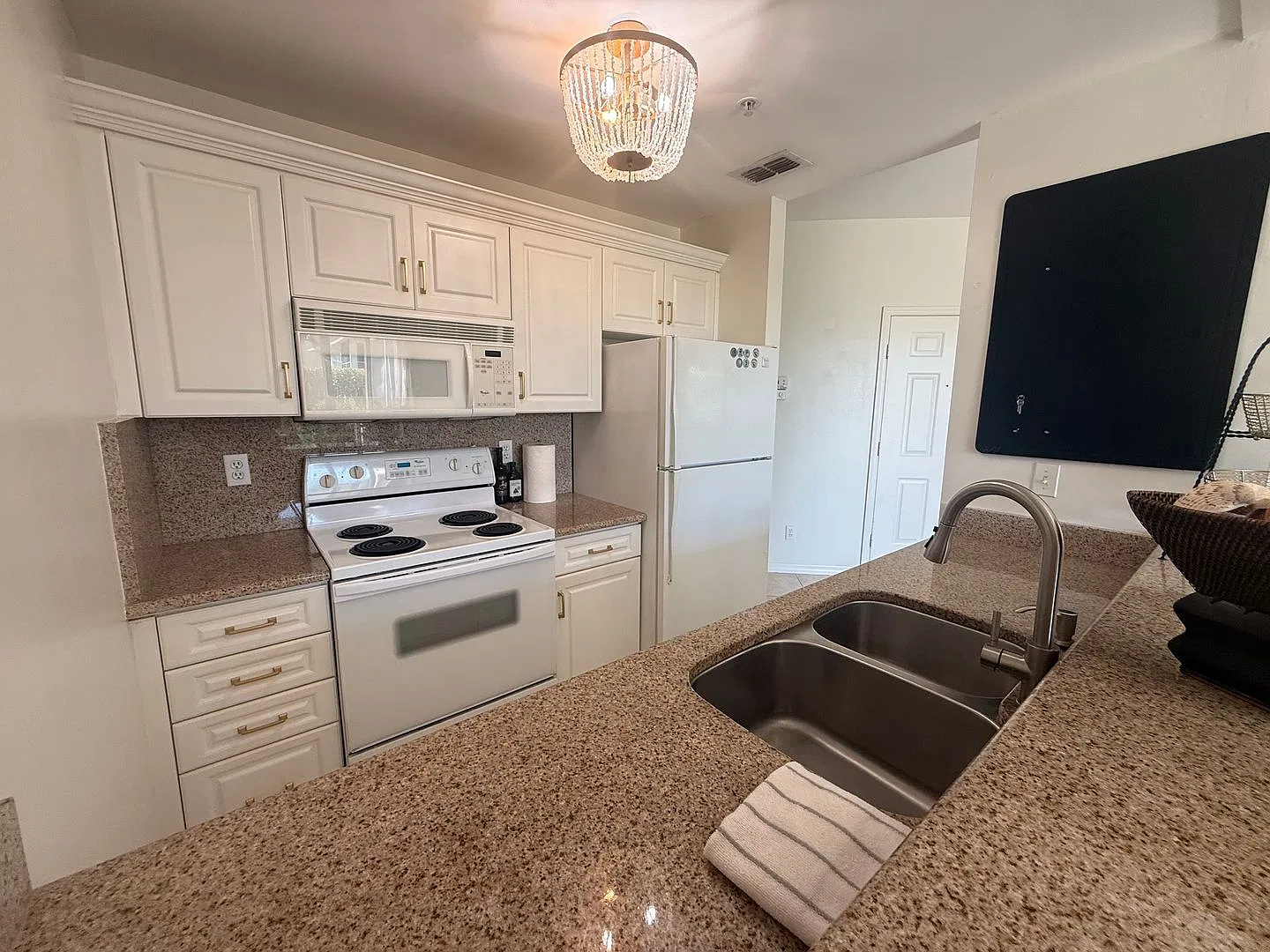 1136 Bald Eagle Dr — Photo 3