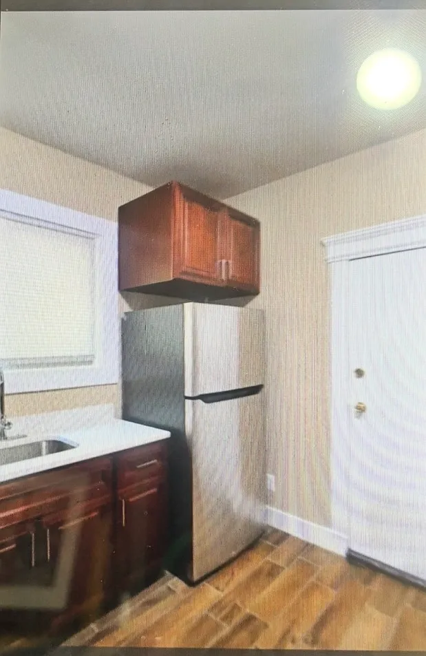 3 bed, 1000 sqft, $2,200 — Photo 4