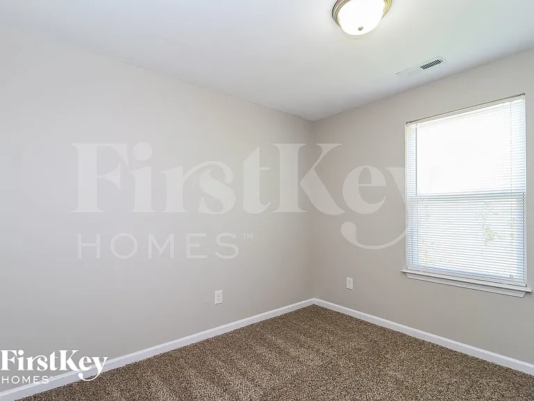 545 Lakewood Glen Ct — Photo 9