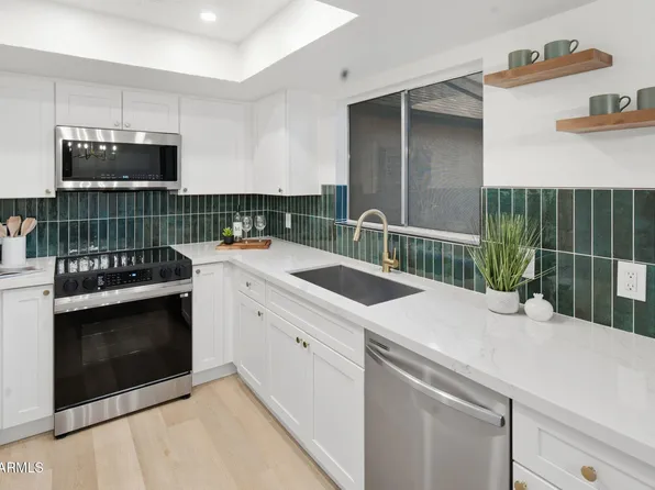 8028 N 48TH Avenue, Glendale, AZ 85302