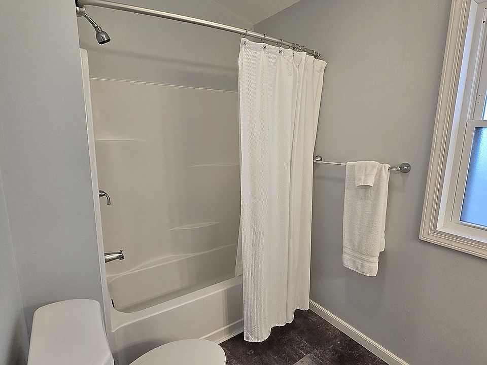 1st image of 2724 Daisy Ave