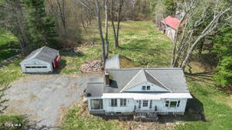 4th image of 929 Pearse Road