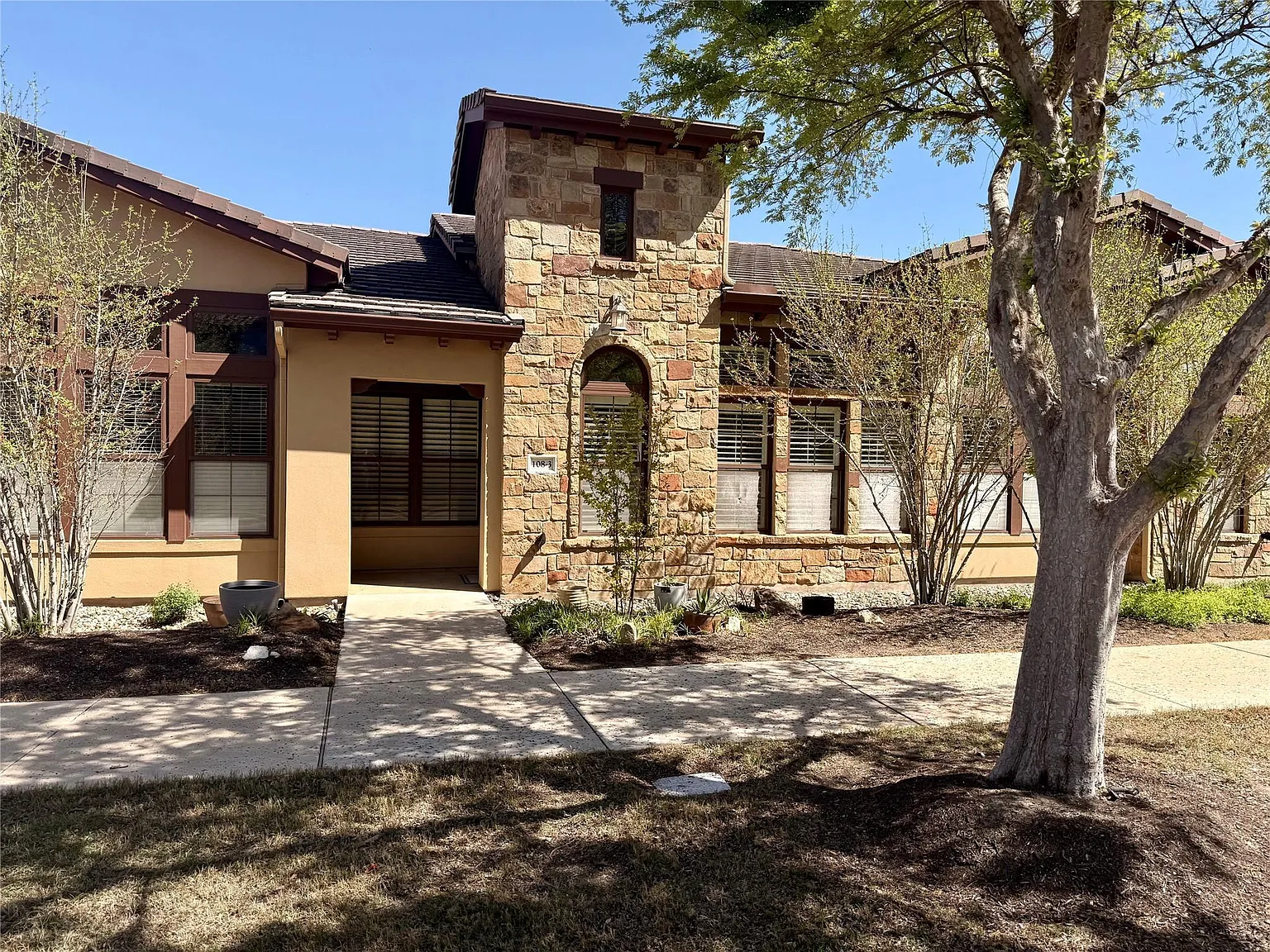 2 bed, 2.0 bath, 1294 sqft, $2,500 — Photo 4