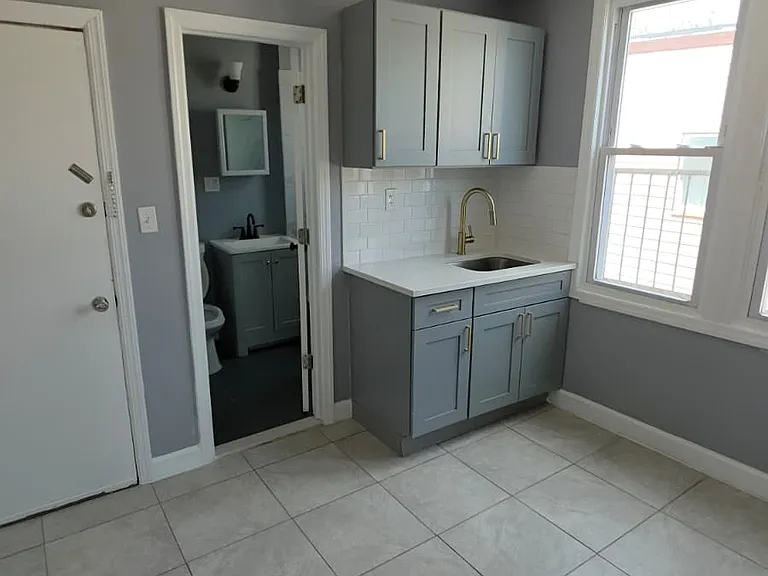 257-261 Rosa Parks Blvd #5 — Photo 1