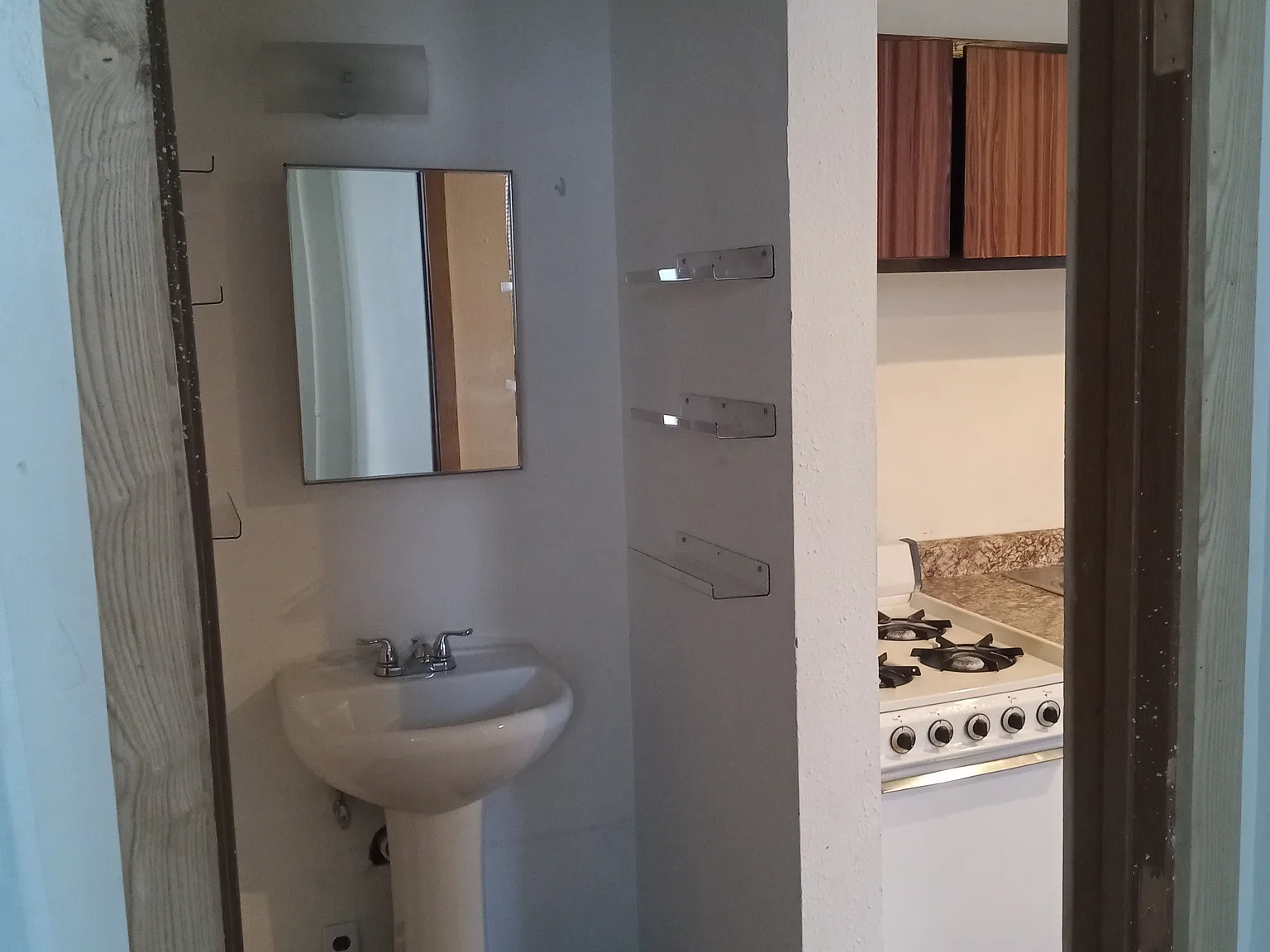 1 bed, 600 sqft, $700 — Photo 2