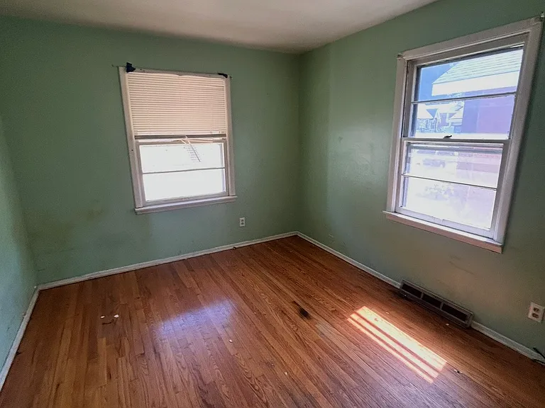 6998 Edison Ave — Photo 6