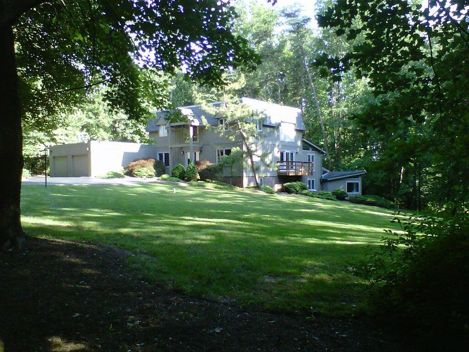 1st image of 10717 Meadowood Dr