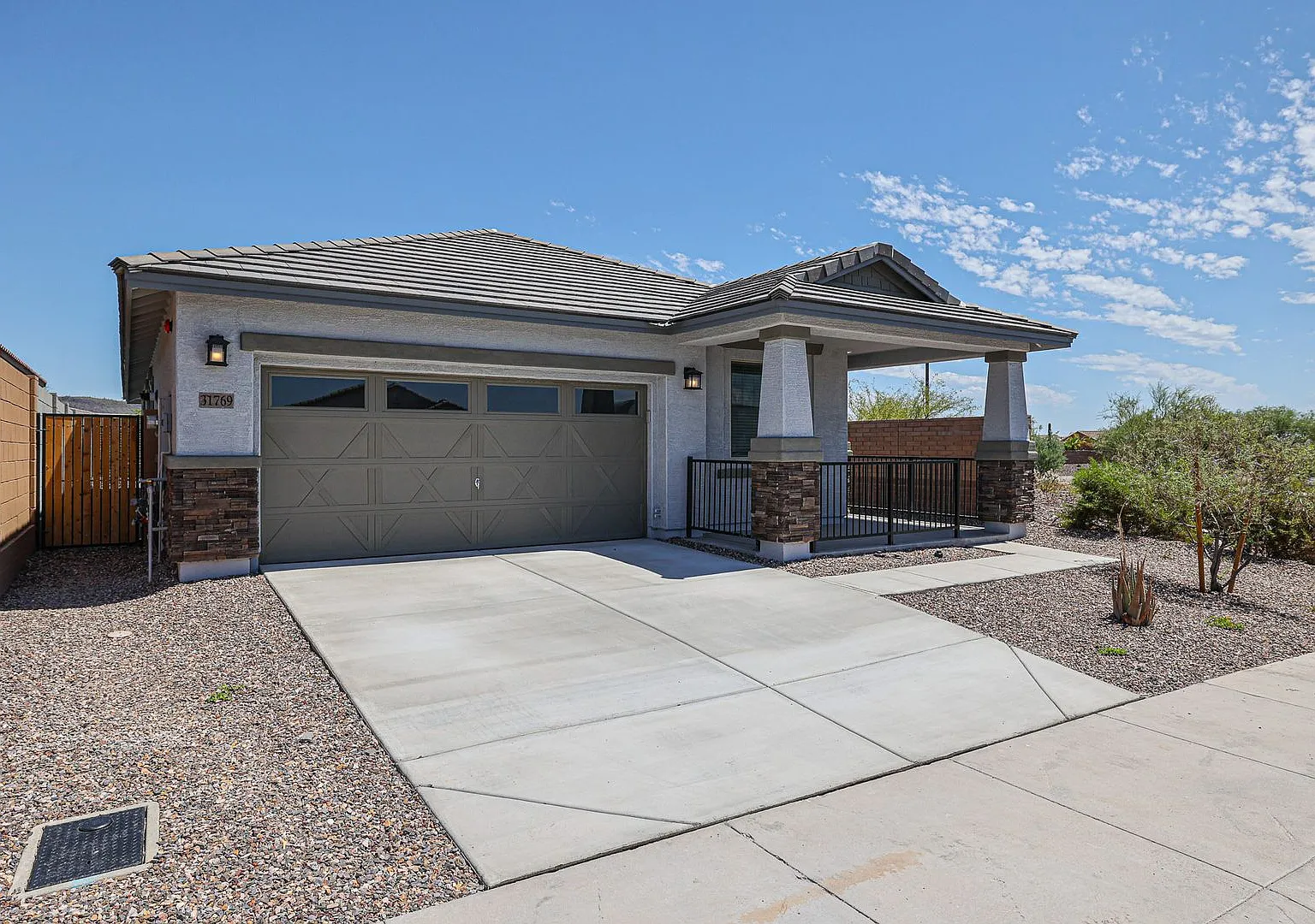 Beautiful Home In The Highly Desirable Vistancia Community Of Peoria - Half Month Free! — Photo 3